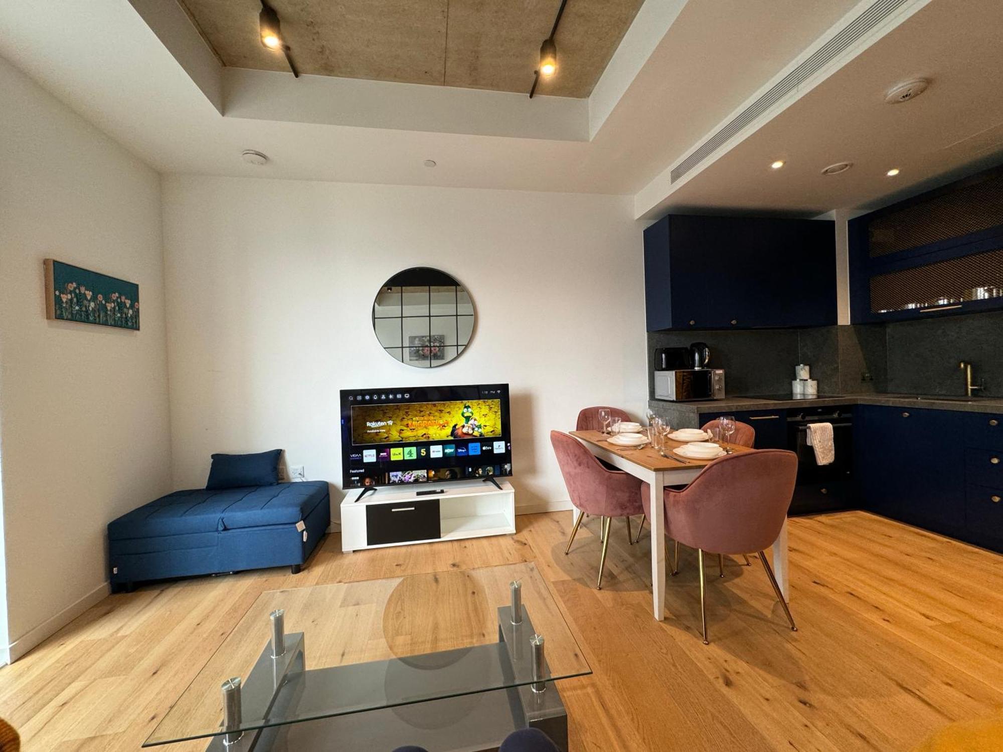 Апартаменты London Luxury Flat With Balcony, River View, O2 Arena, Excel, Canary Wharf, Station Экстерьер фото