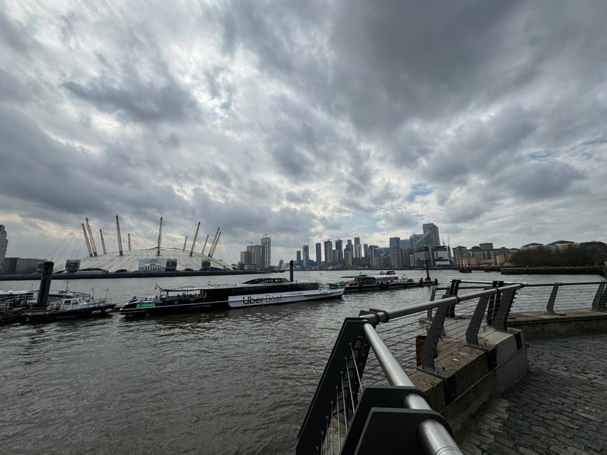 Апартаменты London Luxury Flat With Balcony, River View, O2 Arena, Excel, Canary Wharf, Station Экстерьер фото