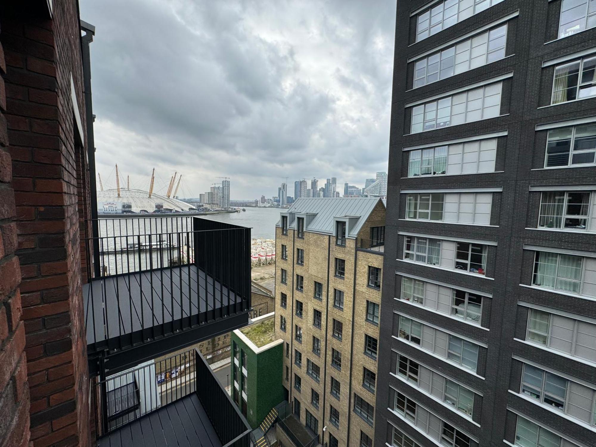 Апартаменты London Luxury Flat With Balcony, River View, O2 Arena, Excel, Canary Wharf, Station Экстерьер фото