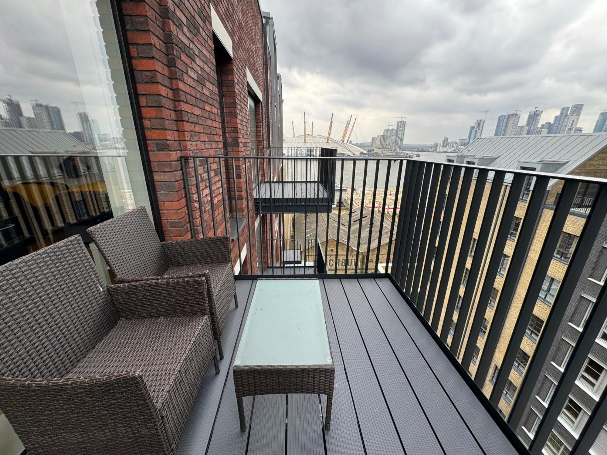 Апартаменты London Luxury Flat With Balcony, River View, O2 Arena, Excel, Canary Wharf, Station Экстерьер фото